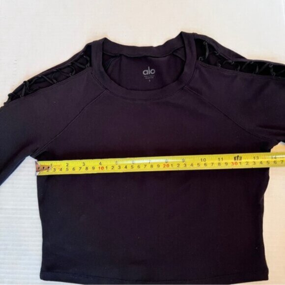 ALO Yoga Highline Fitted Crop Top with Unique Shoulder Design EUC S - Picture 2 of 13